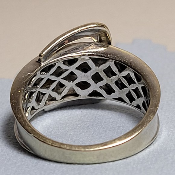 ๐ 14K White Gold Buckle Ring w/Diamonds - Picture 8 of 9